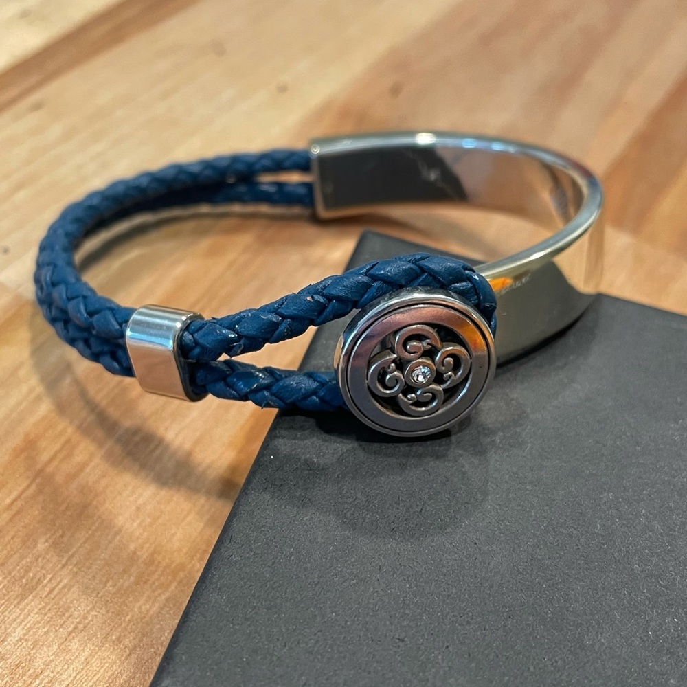 Braided leather bracelet with metal closure